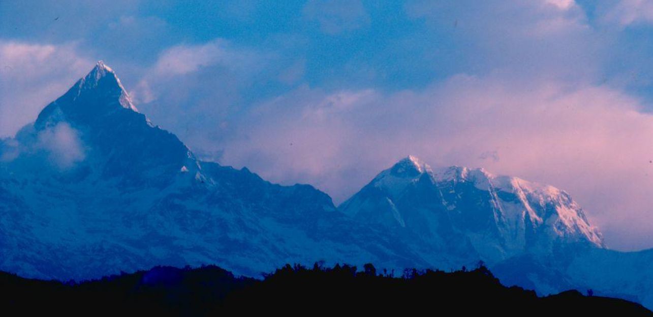 Everest Peaks In the Daytime