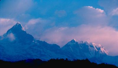 Everest Peak Daytime.jpg